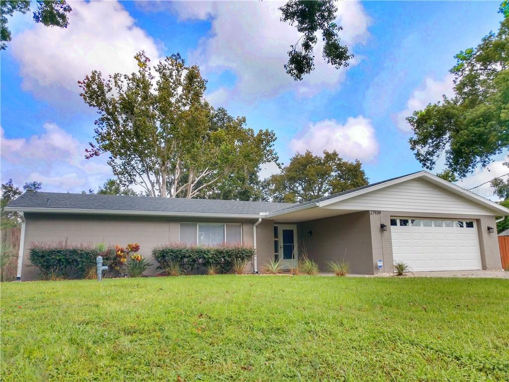 27939 Lois Dr., Tavares, FL 32778