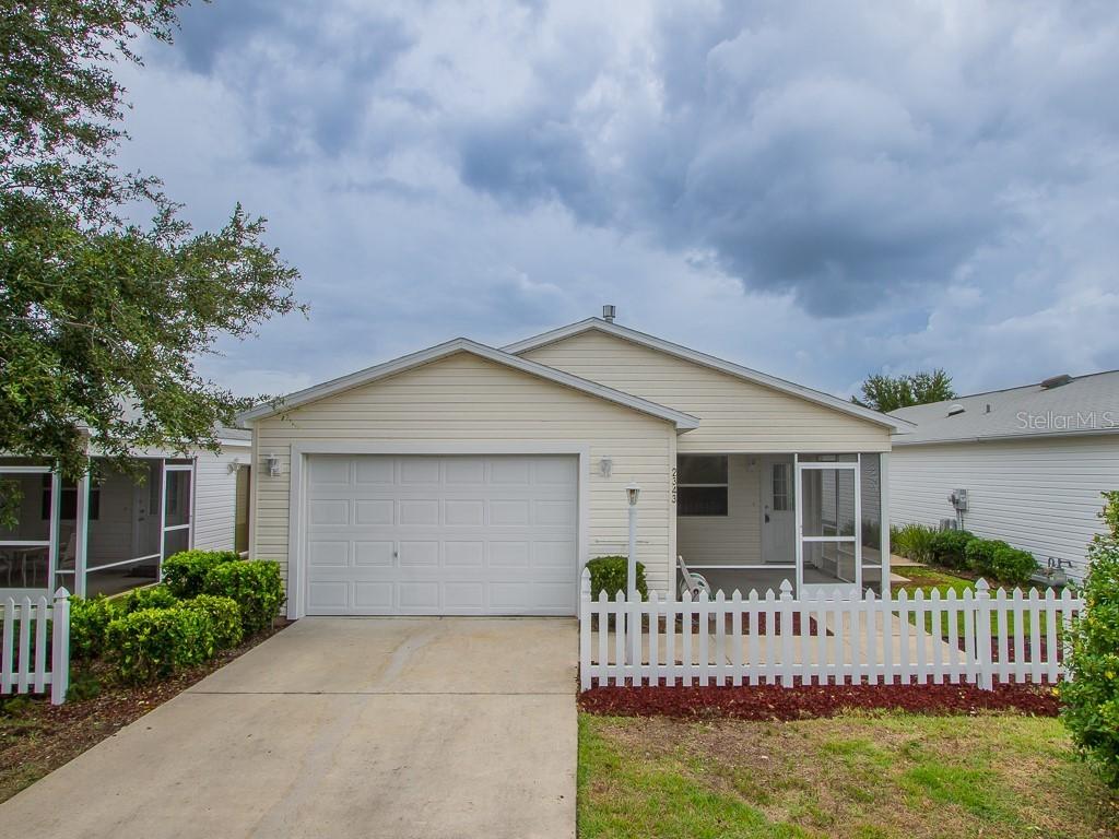 2343 Pine Ridge St., The Villages, FL 32162