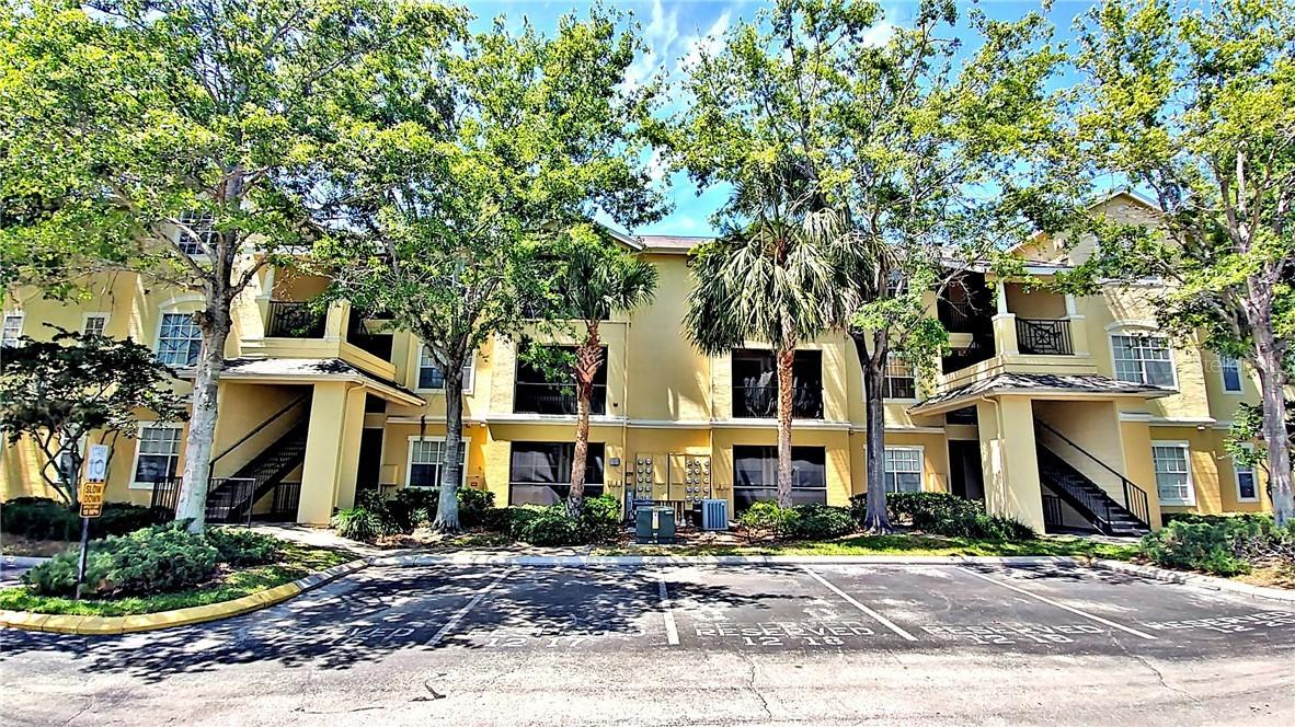 2572 Robert Trent Jones Dr. #1215, Orlando, FL 32835