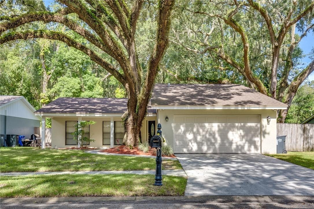 14730 Oak Vine Dr., Lutz, FL 33559