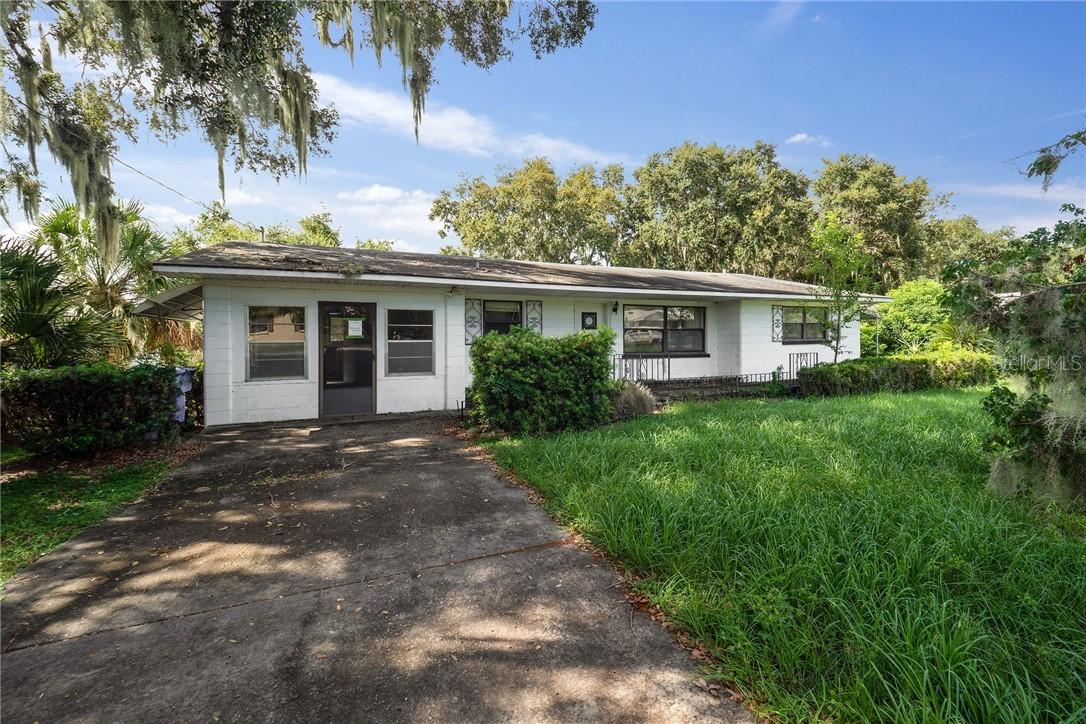 1308 Nichols Dr., Tavares, FL 32778