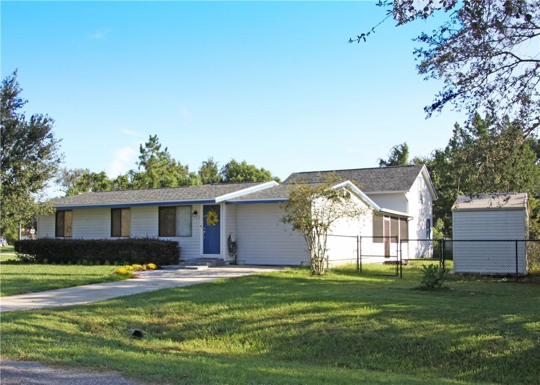 352 Lake Mills Ave., Chuluota, FL 32766