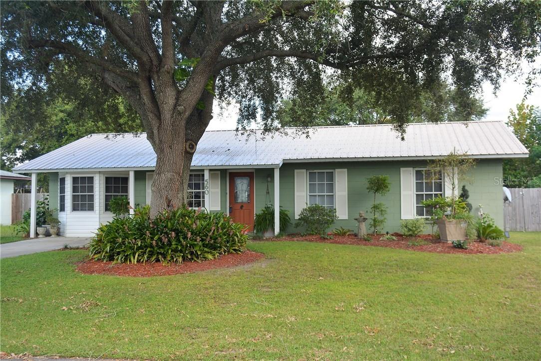 560 Oak Dr., Tavares, FL 32778