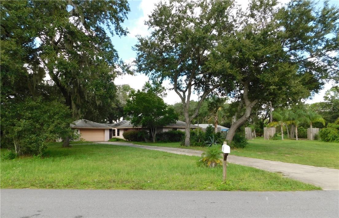 300 Lake Proctor Ct., Geneva, FL 32732