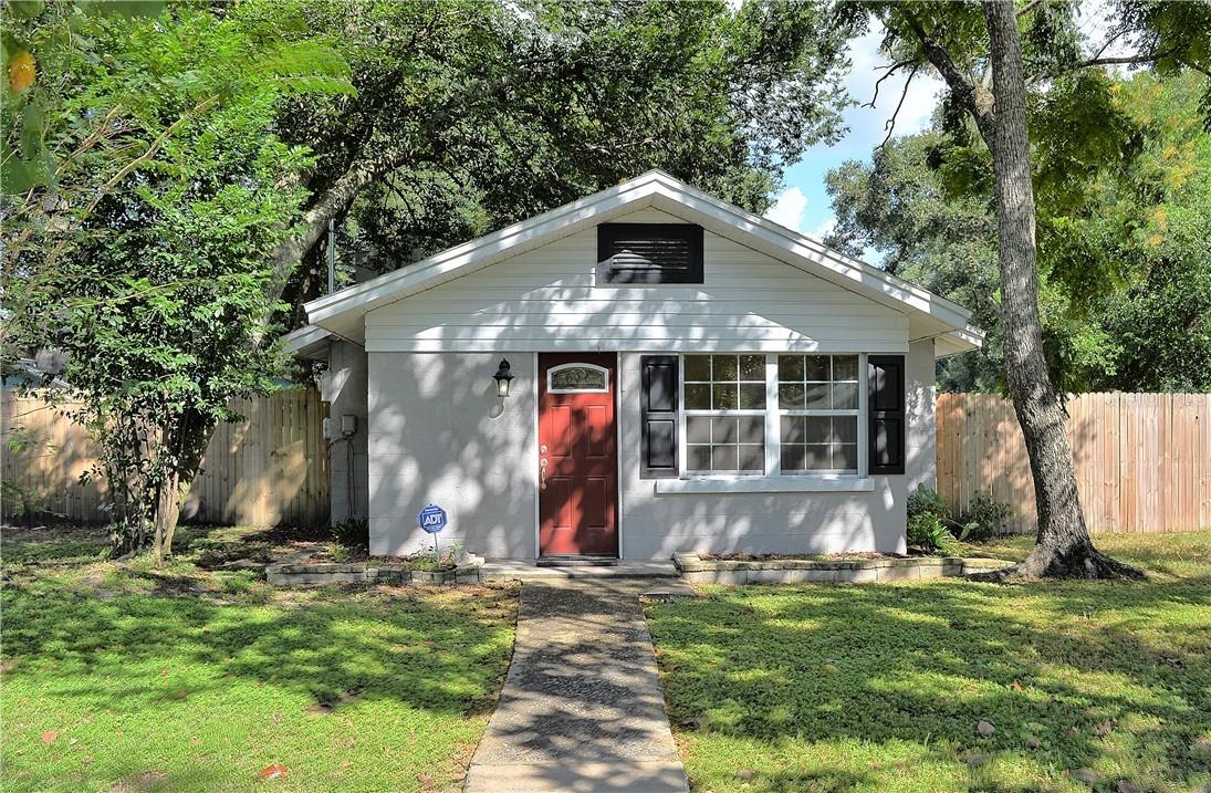 302 S Rhodes St., Mount Dora, FL 32757