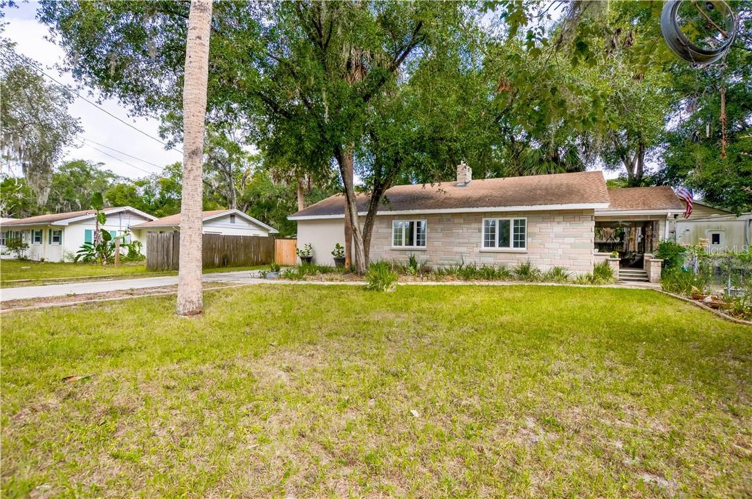 1225 E 9th Ave., Mount Dora, FL 32757