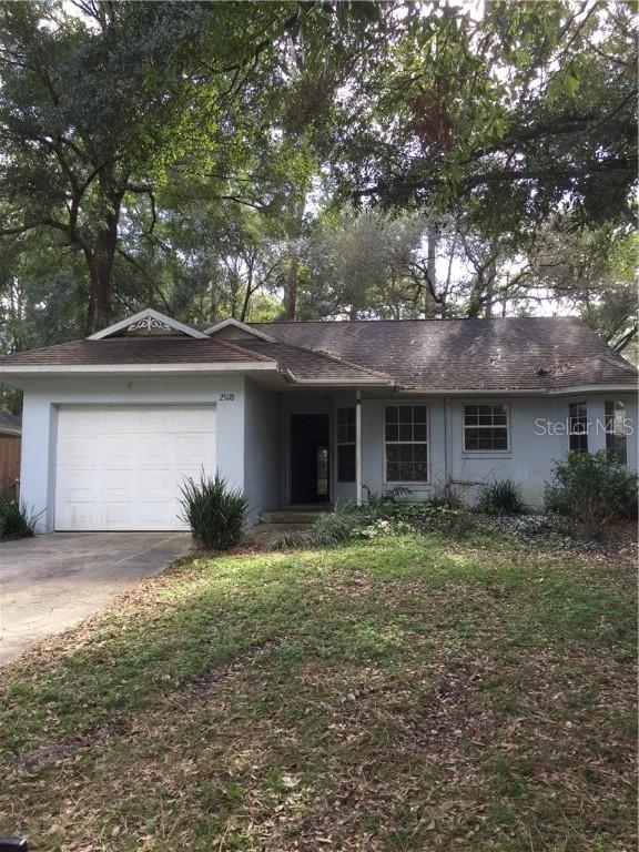 25118 Albia Ave., Sorrento, FL 32776