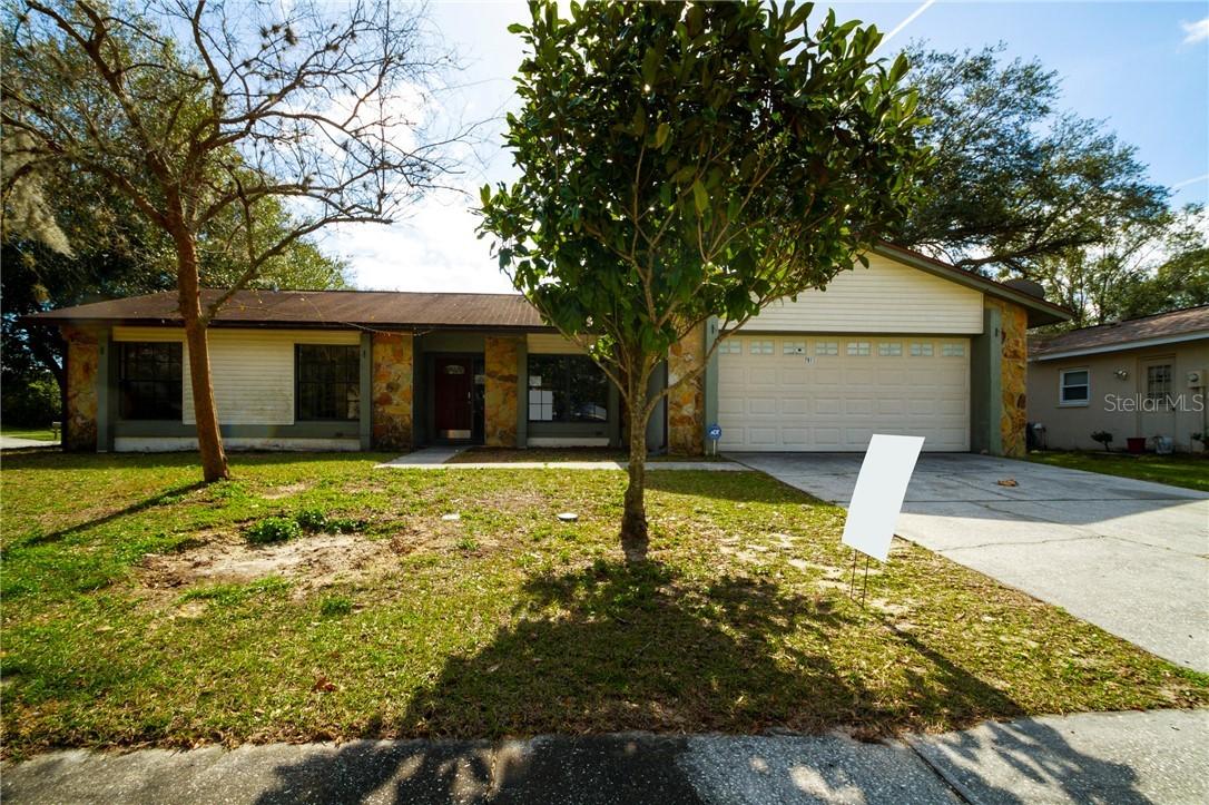 7911 Shore Bluff Ct., Temple Terrace, FL 33637