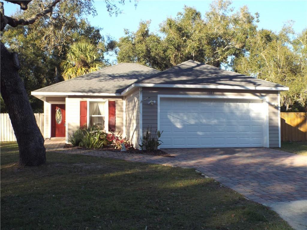 1327 E 8th Ave., Mount Dora, FL 32757