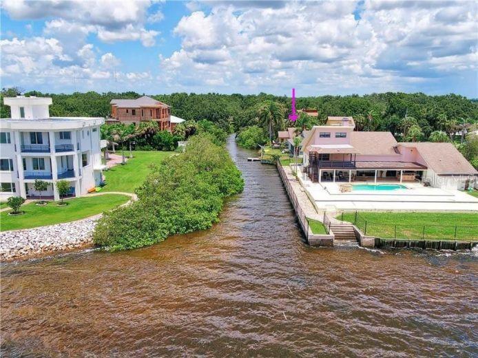 7404 Bay Dr., Tampa, FL 33635