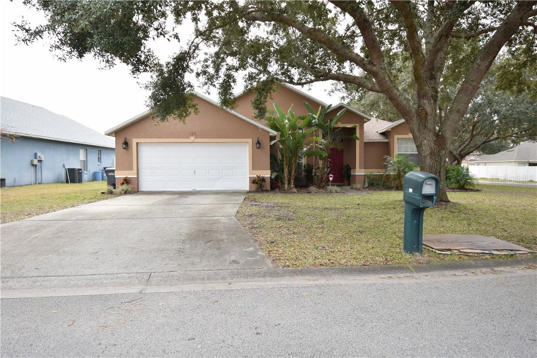 128 Imperial Oak Ct., Davenport, FL 33896