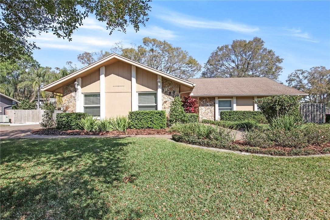 6702 Maybole Pl., Temple Terrace, FL 33617