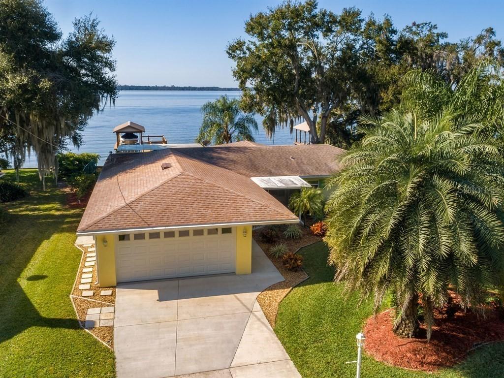 32701 Lakeshore Dr., Tavares, FL 32778