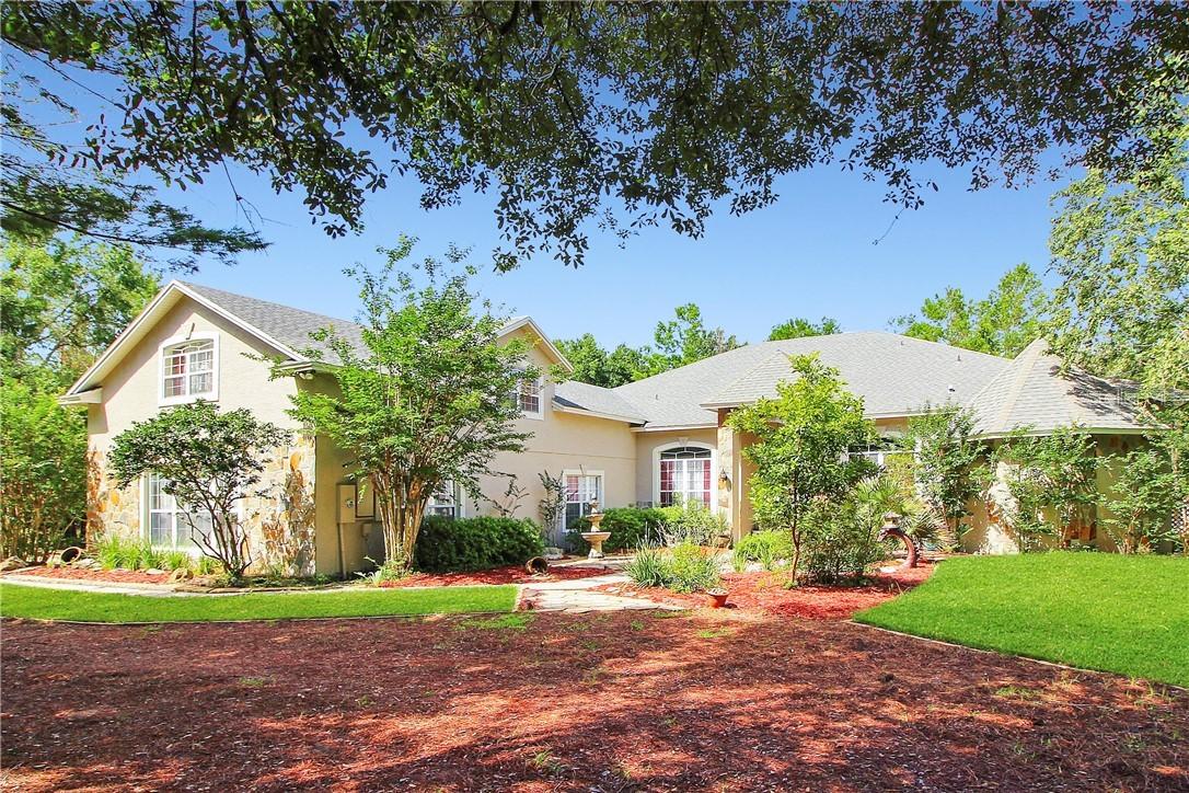 700 Valley Stream Dr., Geneva, FL 32732