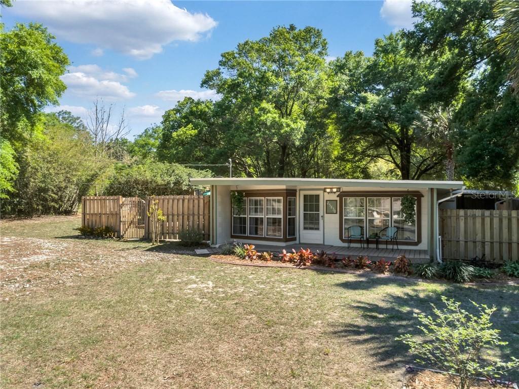 25830 Sackamaxon Dr., Sorrento, FL 32776