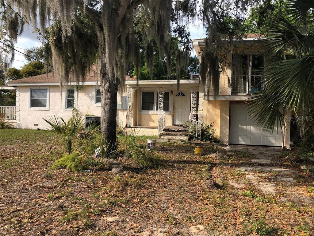 206 N Bloxham Ave., Tavares, FL 32778