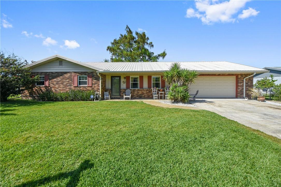 13309 Country Club Dr., Tavares, FL 32778
