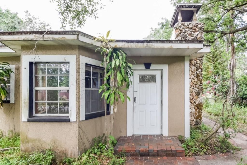 12502 Holyoke Ave., Tampa, FL 33624