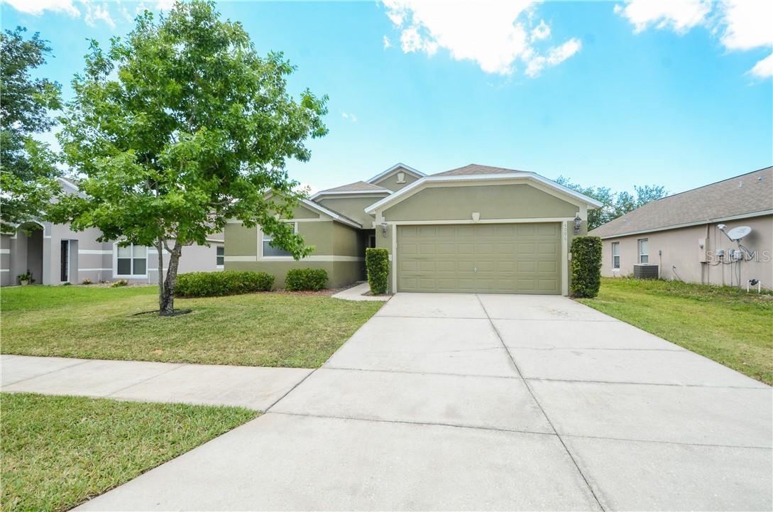 4096 Waltham Forest Dr., Tavares, FL 32778