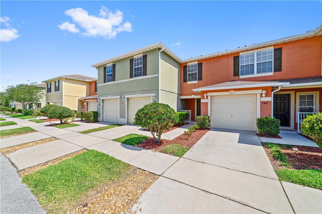 748 Cresting Oak Cir. #63, Orlando, FL 32824