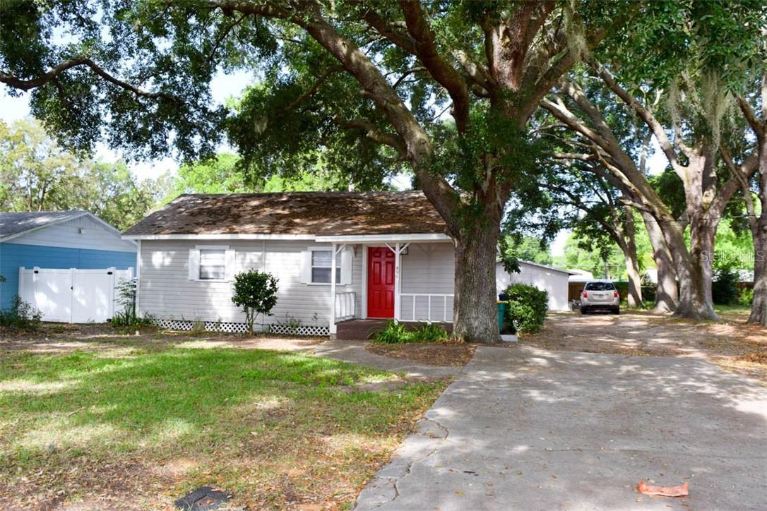 495 Fern Ave., Tavares, FL 32778