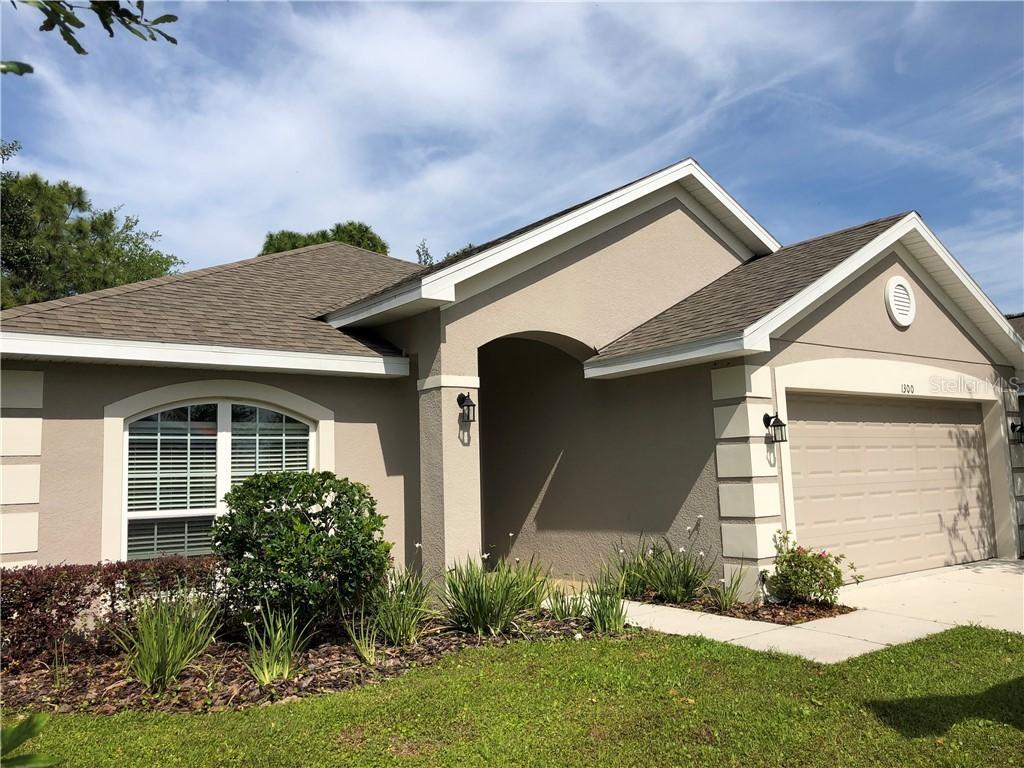 1300 Longville Cir., Tavares, FL 32778