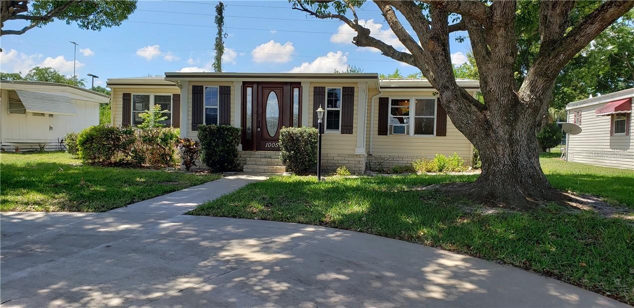 1005 Belmont Cir., Tavares, FL 32778