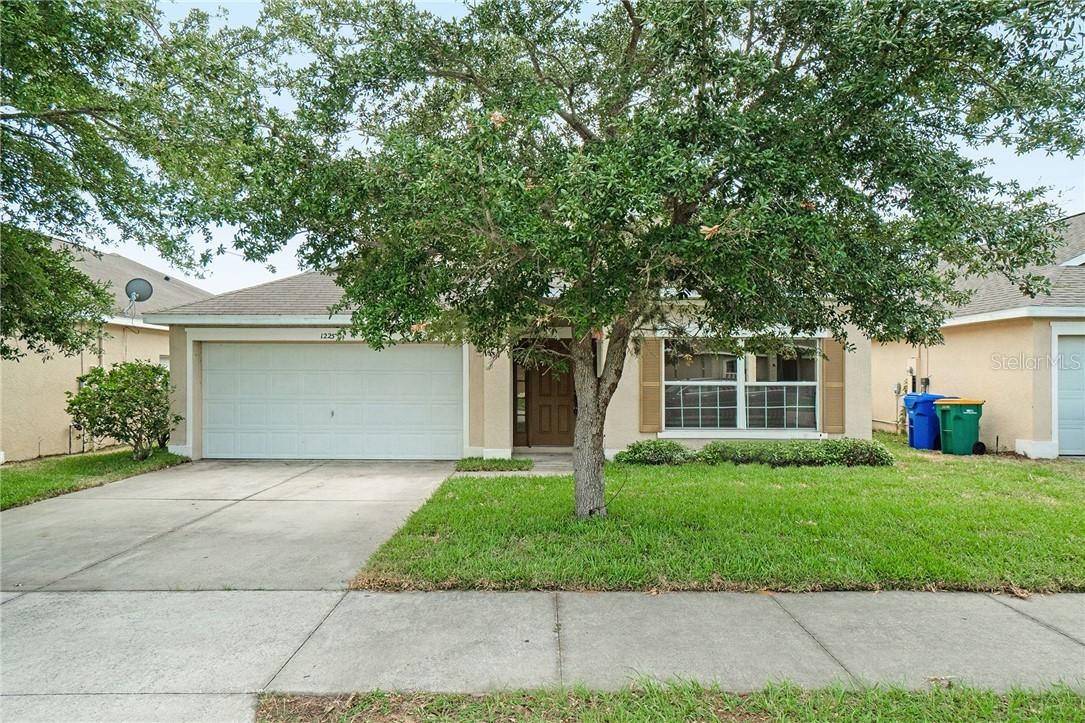 1225 Kellogg Dr., Tavares, FL 32778