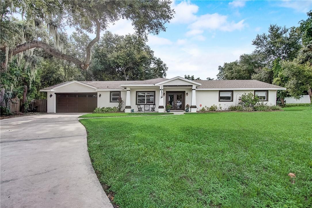 1001 Michelle Ct., Tavares, FL 32778