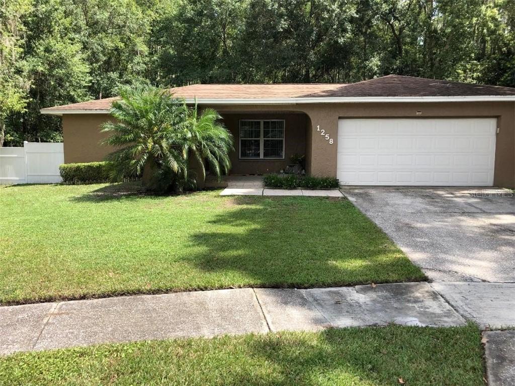 1258 Eastwood Dr., Lutz, FL 33549