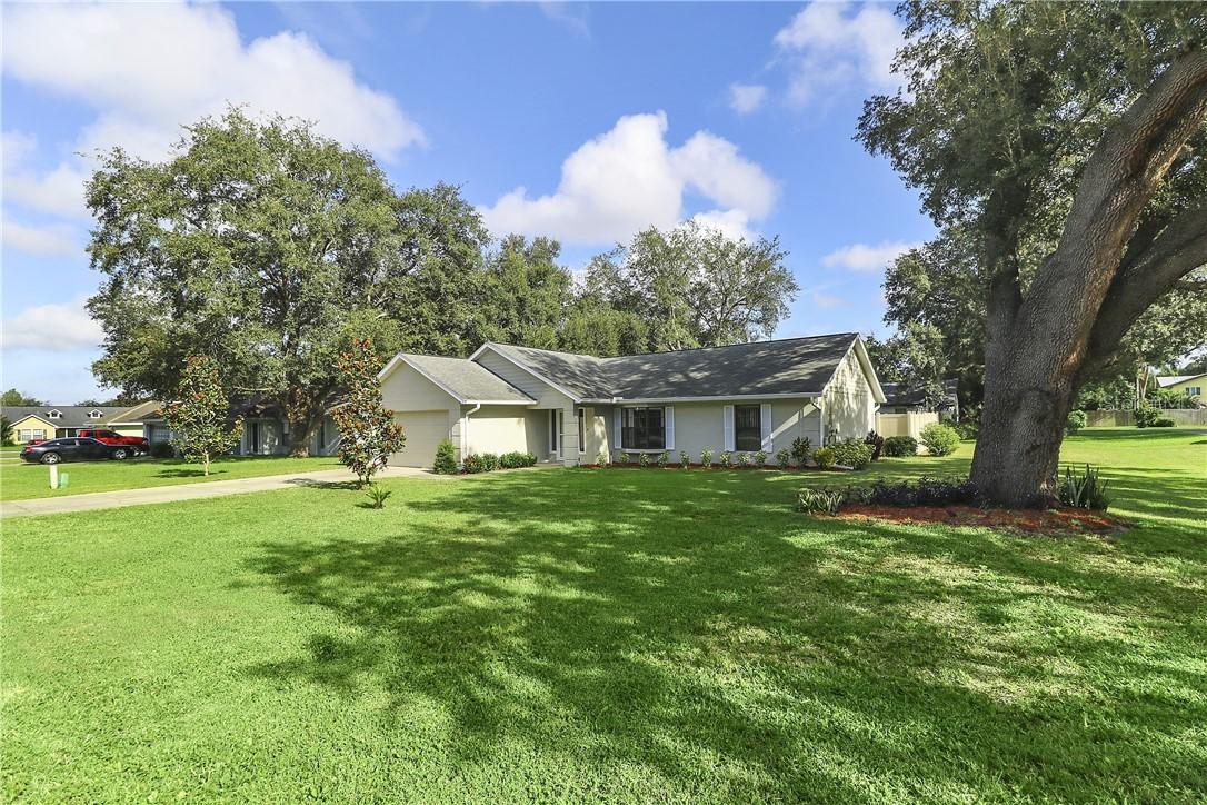 1007 Woodward Oaks Cir., Eustis, FL 32726
