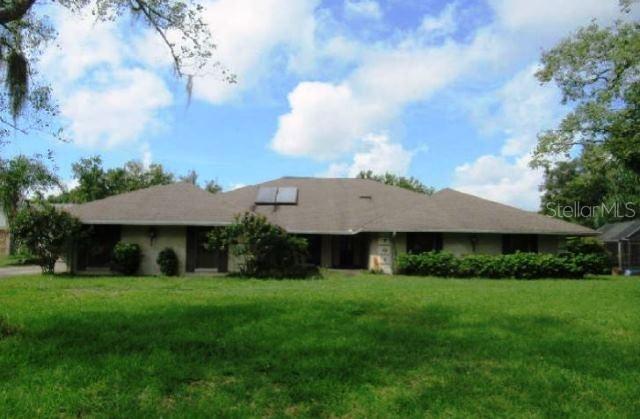 701 Chancellar Dr., Lutz, FL 33548