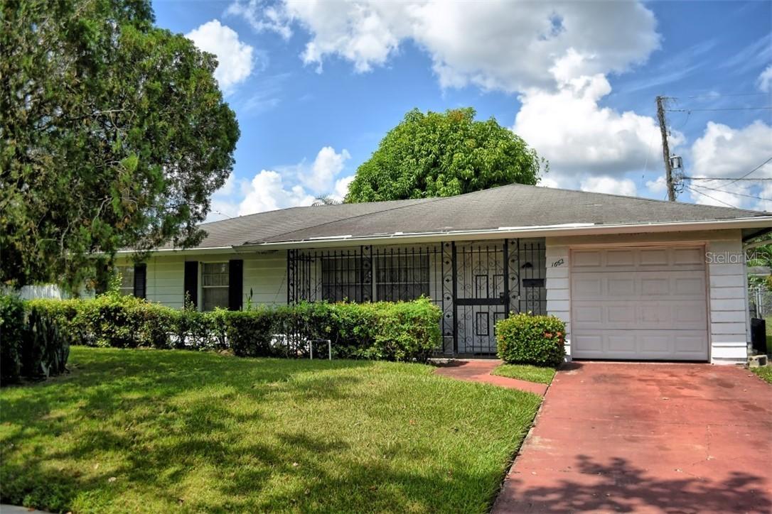 1662 Cresthaven Ave., Orlando, FL 32811