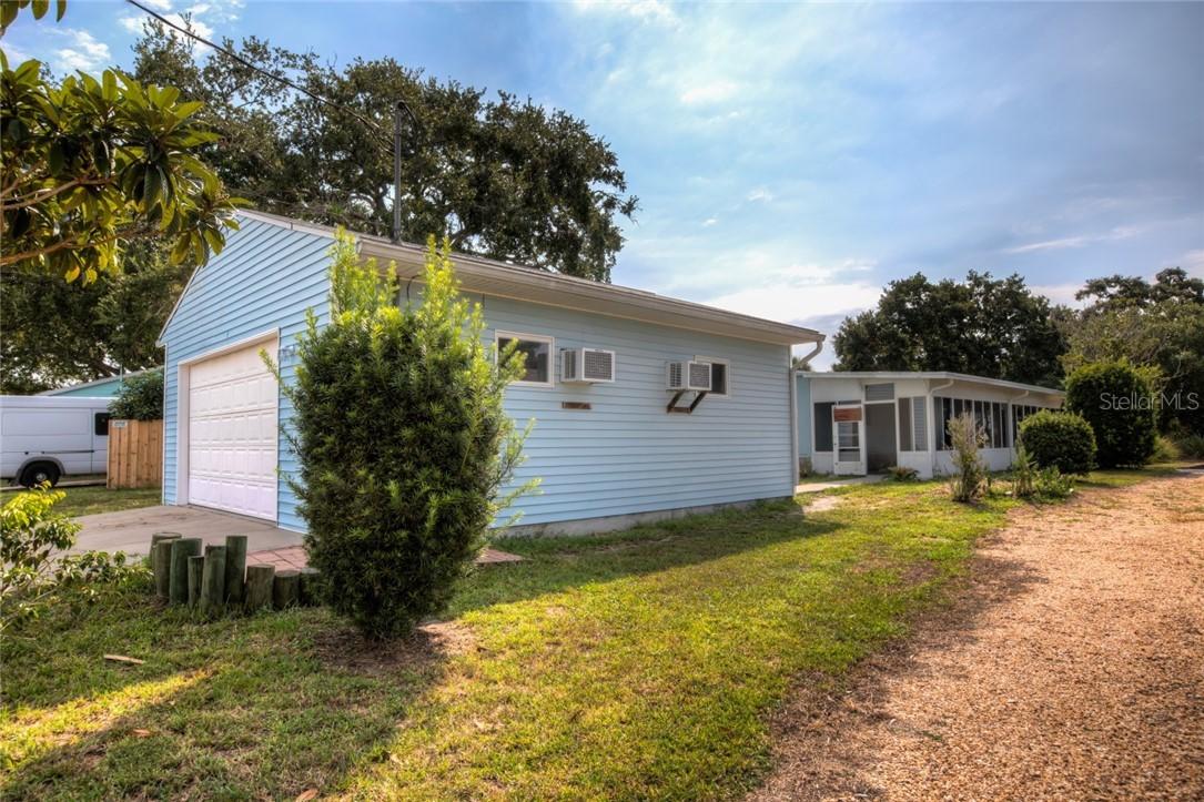 167 Randle Ave., Oak Hill, FL 32759