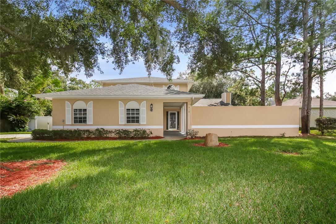 918 Hollyshore Dr., Lutz, FL 33548