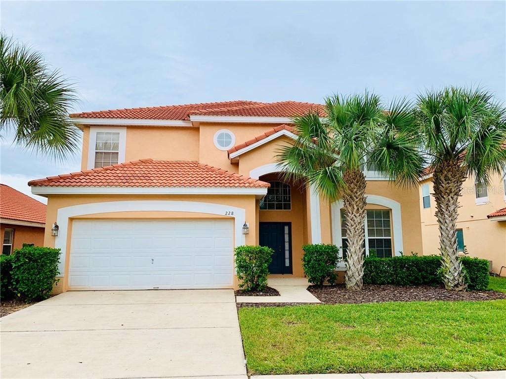 228 Carrera Ave., Davenport, FL 33897