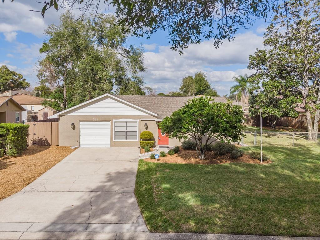251 Oakwood Dr., Casselberry, FL 32707