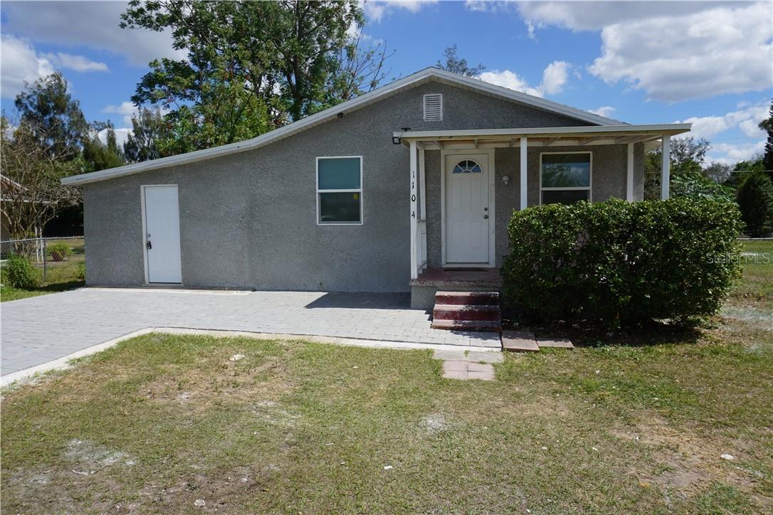 1104 North Ave., Tavares, FL 32778