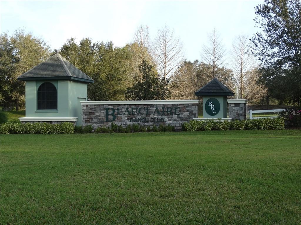27037 Grand Oak Ln., Tavares, FL 32778