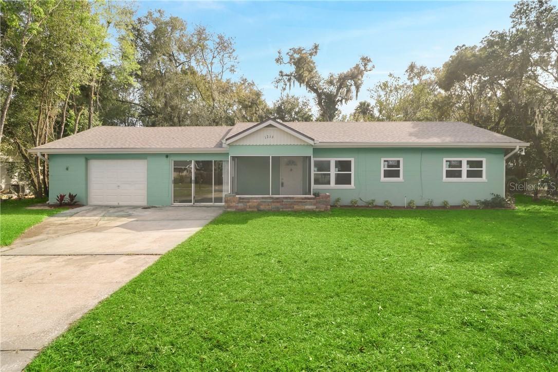 1216 E 2nd Ave., Mount Dora, FL 32757