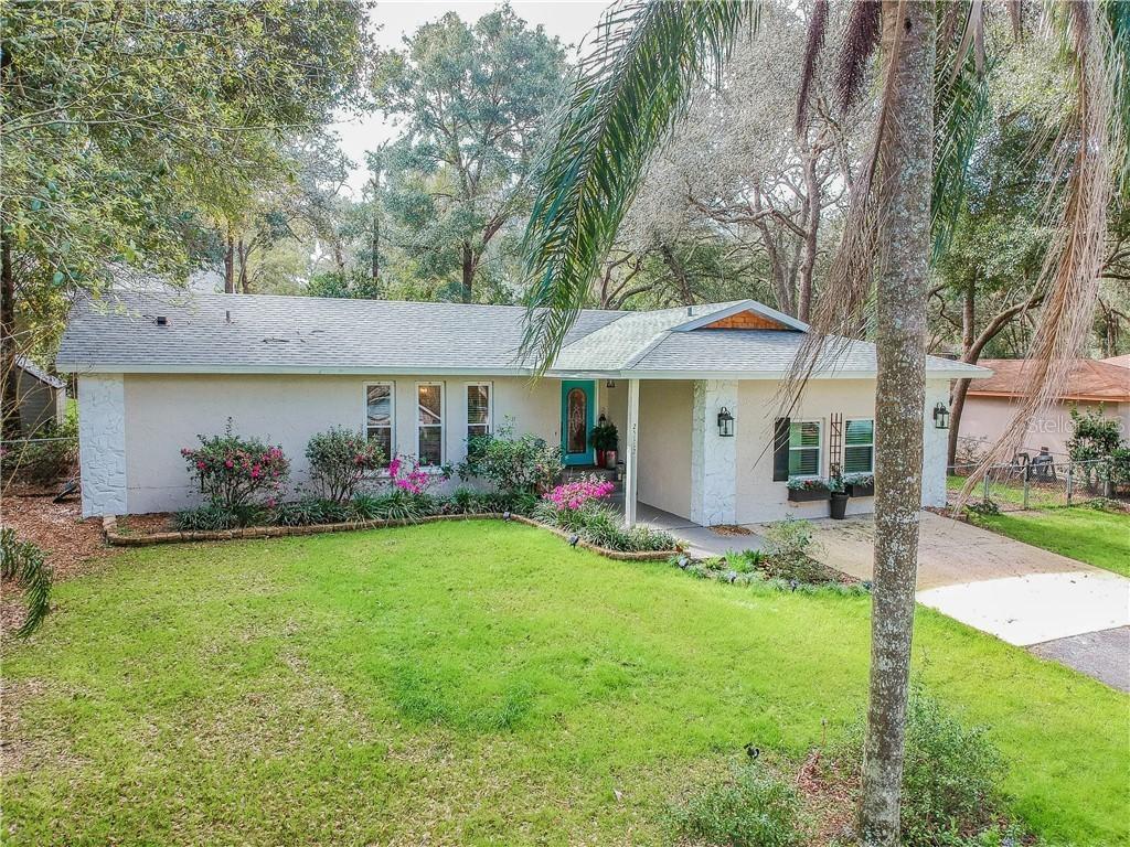 25112 Albia Ave., Sorrento, FL 32776