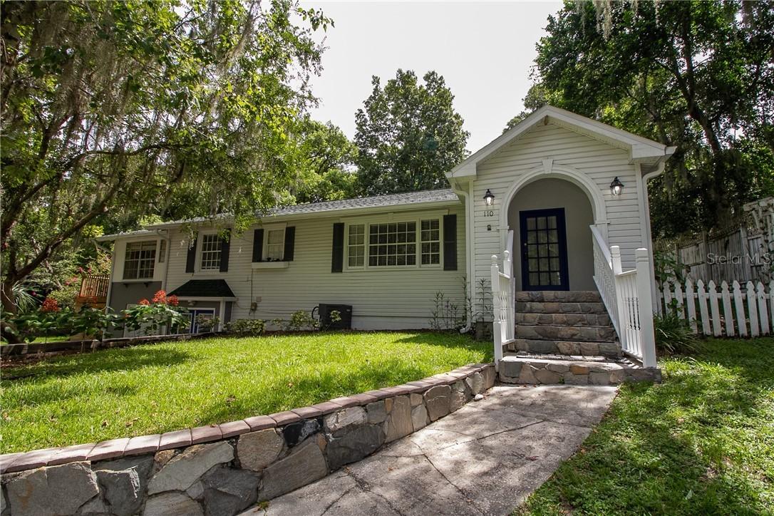 110 N Clayton St., Mount Dora, FL 32757