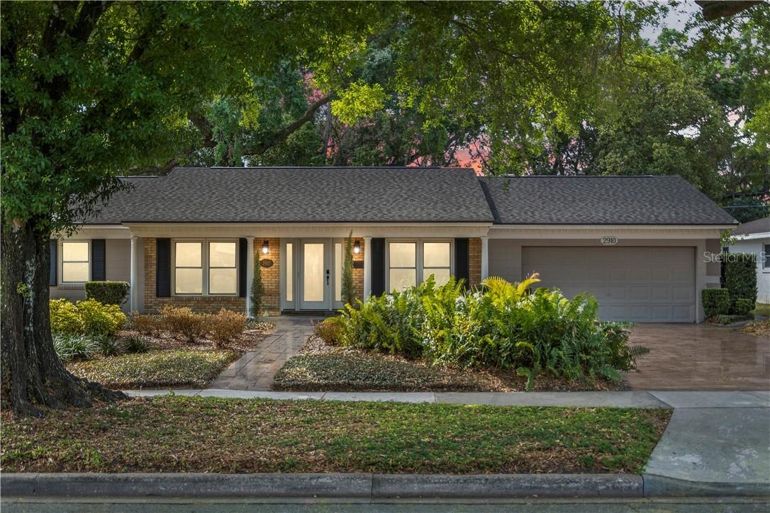 2910 Lake Arnold Pl., Orlando, FL 32806