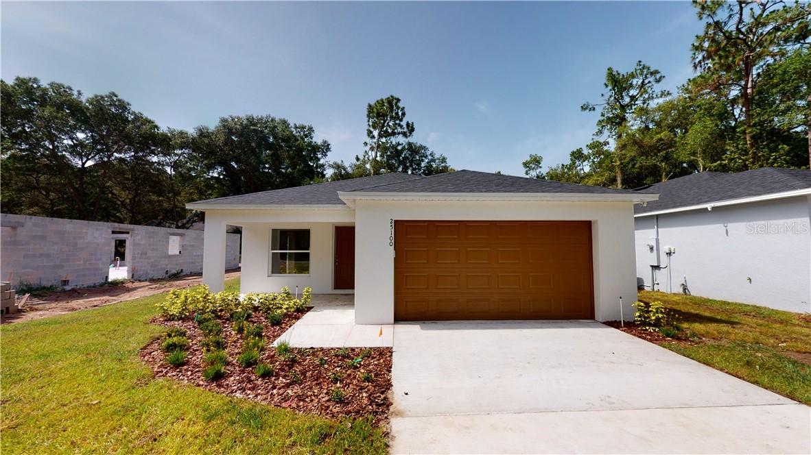 25100 Quaker Ridge Ave., Sorrento, FL 32776
