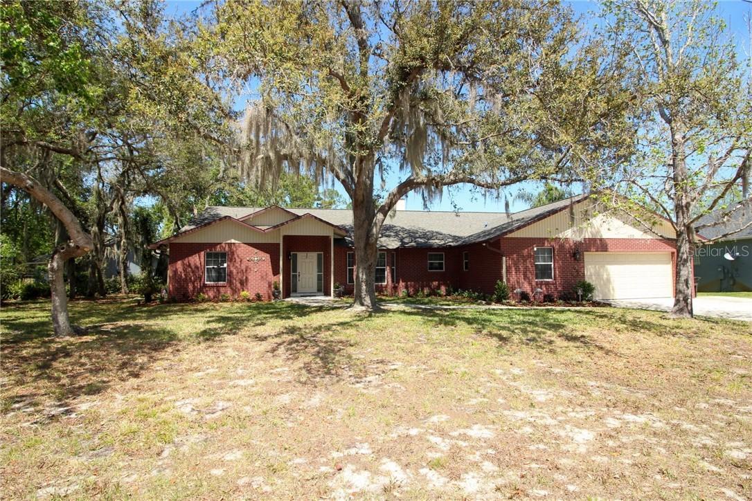 100 Lake Crescent Dr., Chuluota, FL 32766