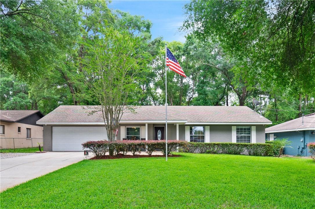 26010 Sackamaxon Dr., Sorrento, FL 32776