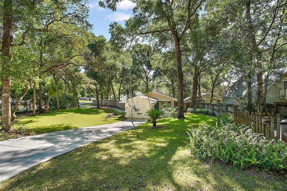 30914 Apawamis Dr., Sorrento, FL 32776
