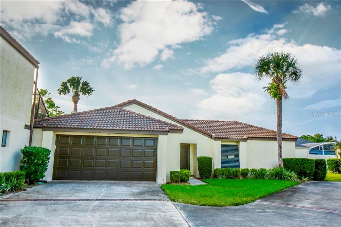 1921 Sycamore Cir. #21A, Tavares, FL 32778