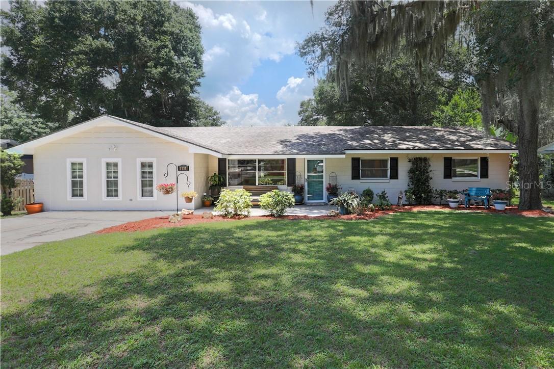 1131 N Magnolia Cir., Eustis, FL 32726