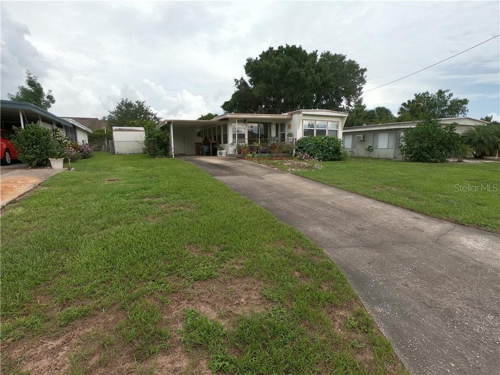11604 Hickory Ln., Tavares, FL 32778